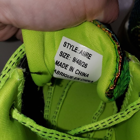 YRU Aiiire Holographic Sneakers S9 - Picture 4 of 4